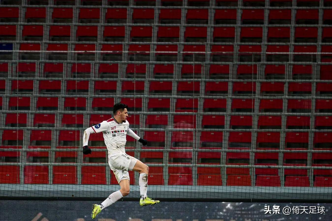 里程碑夜！本菲卡复出首秀，欧冠窗口期刷纪录，话题不断，轮换策略成焦点 -九游体育入口